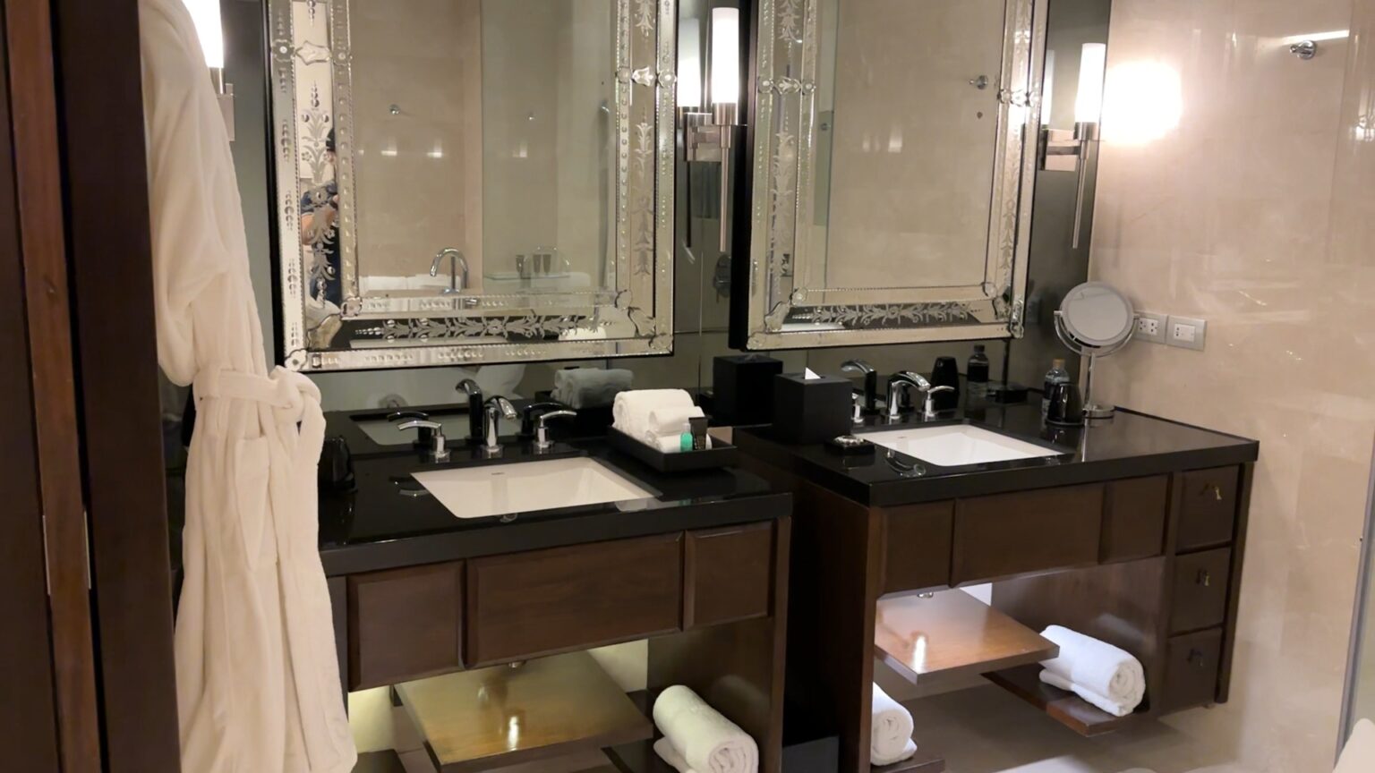 マリオットタイ】タイ現状]マリオットで resort🌴 workサービスが良すぎて感動 - YouTube